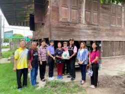 เทศบาลตำบลสันป่าตอง ลงพื้นที่มอบ เครื่องอุปโภค บริโภค และแพมเพิส ให้การช่วยเหลือผู้สูงอายุ และ ผู้พิการ ภาพที่ 7 | https://www.sanpatong.go.th