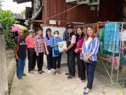 เทศบาลตำบลสันป่าตอง ลงพื้นที่มอบ เครื่องอุปโภค บริโภค และแพมเพิส ให้การช่วยเหลือผู้สูงอายุ และ ผู้พิการ ภาพที่ 8 | https://www.sanpatong.go.th