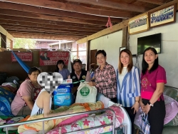 เทศบาลตำบลสันป่าตอง ลงพื้นที่มอบ เครื่องอุปโภค บริโภค และแพมเพิส ให้การช่วยเหลือผู้สูงอายุ และ ผู้พิการ ภาพที่ 10 | https://www.sanpatong.go.th