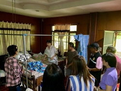 เทศบาลตำบลสันป่าตอง ลงพื้นที่มอบ เครื่องอุปโภค บริโภค และแพมเพิส ให้การช่วยเหลือผู้สูงอายุ และ ผู้พิการ ภาพที่ 13 | https://www.sanpatong.go.th