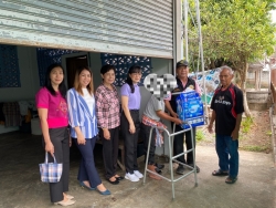 เทศบาลตำบลสันป่าตอง ลงพื้นที่มอบ เครื่องอุปโภค บริโภค และแพมเพิส ให้การช่วยเหลือผู้สูงอายุ และ ผู้พิการ ภาพที่ 14 | https://www.sanpatong.go.th