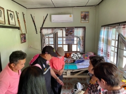 เทศบาลตำบลสันป่าตอง ลงพื้นที่มอบ เครื่องอุปโภค บริโภค และแพมเพิส ให้การช่วยเหลือผู้สูงอายุ และ ผู้พิการ ภาพที่ 15 | https://www.sanpatong.go.th