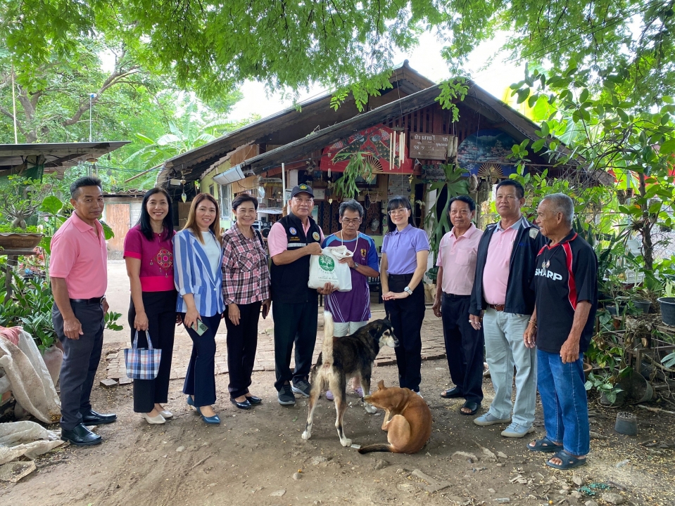 เทศบาลตำบลสันป่าตอง ลงพื้นที่มอบ เครื่องอุปโภค บริโภค และแพมเพิส ให้การช่วยเหลือผู้สูงอายุ และ ผู้พิการ ภาพที่ 5 | https://www.sanpatong.go.th