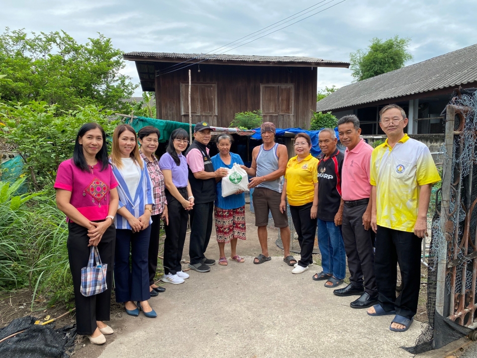 เทศบาลตำบลสันป่าตอง ลงพื้นที่มอบ เครื่องอุปโภค บริโภค และแพมเพิส ให้การช่วยเหลือผู้สูงอายุ และ ผู้พิการ ภาพที่ 6 | https://www.sanpatong.go.th