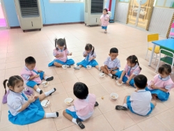 ศูนย์พัฒนาเด็กเล็ก เทศบาลตำบลสันป่าตอง ได้จัดโครงการเรียนรู้สู่โลกกว้างอนุบาลวัยใส (กิจกรรมวันไหว้ครู ศูนย์พัฒนาเด็กเล็กฯ) ประจำปีงบประมาณ พ.ศ.2567 ภาพที่ 40 | https://www.sanpatong.go.th