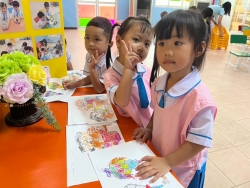 ศูนย์พัฒนาเด็กเล็ก เทศบาลตำบลสันป่าตอง ได้จัดโครงการเรียนรู้สู่โลกกว้างอนุบาลวัยใส (กิจกรรมวันไหว้ครู ศูนย์พัฒนาเด็กเล็กฯ) ประจำปีงบประมาณ พ.ศ.2567 ภาพที่ 18 | https://www.sanpatong.go.th