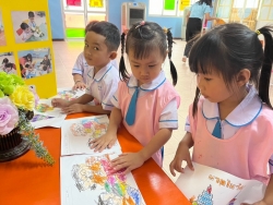 ศูนย์พัฒนาเด็กเล็ก เทศบาลตำบลสันป่าตอง ได้จัดโครงการเรียนรู้สู่โลกกว้างอนุบาลวัยใส (กิจกรรมวันไหว้ครู ศูนย์พัฒนาเด็กเล็กฯ) ประจำปีงบประมาณ พ.ศ.2567 ภาพที่ 19 | https://www.sanpatong.go.th