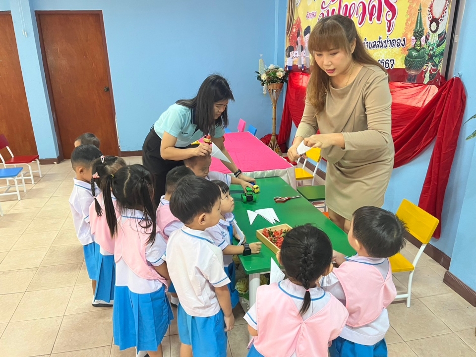 ศูนย์พัฒนาเด็กเล็ก เทศบาลตำบลสันป่าตอง ได้จัดโครงการเรียนรู้สู่โลกกว้างอนุบาลวัยใส (กิจกรรมวันไหว้ครู ศูนย์พัฒนาเด็กเล็กฯ) ประจำปีงบประมาณ พ.ศ.2567 ภาพที่ 41 | https://www.sanpatong.go.th