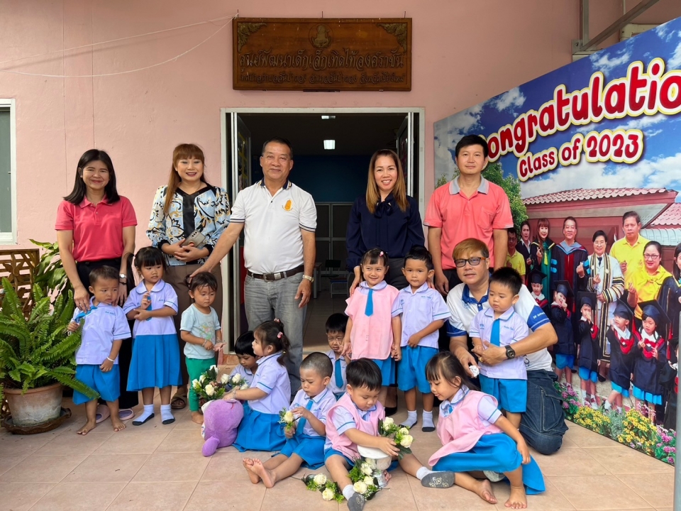 ศูนย์พัฒนาเด็กเล็ก เทศบาลตำบลสันป่าตอง ได้จัดโครงการเรียนรู้สู่โลกกว้างอนุบาลวัยใส (กิจกรรมวันไหว้ครู ศูนย์พัฒนาเด็กเล็กฯ) ประจำปีงบประมาณ พ.ศ.2567 ภาพที่ 8 | https://www.sanpatong.go.th