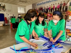 กิจกรรมการสานกระเป๋าจากเส้นพลาสติก โครงการส่งเสริมกิจกรรมผู้สูงอายุ เทศบาลตำบลสันป่าตอง ณ โรงเรียนผู้สูงอายุเทศบาลตำบลสันป่าตอง ภาพที่ 12 | https://www.sanpatong.go.th