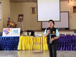 โรงเรียนผู้สูงอายุเทศบาลตำบลสันป่าตอง ได้เข้าร่วมอบรมในโครงการผู้บริโภครู้เท่าทันอันตรายจากการถูกหลอกซื้อสินค้าออนไลน์ จากชมรมใจเขาใจเรา   ภาพที่ 4 | https://www.sanpatong.go.th