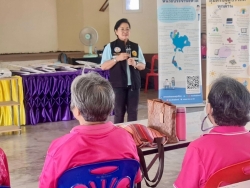 โรงเรียนผู้สูงอายุเทศบาลตำบลสันป่าตอง ได้เข้าร่วมอบรมในโครงการผู้บริโภครู้เท่าทันอันตรายจากการถูกหลอกซื้อสินค้าออนไลน์ จากชมรมใจเขาใจเรา   ภาพที่ 6 | https://www.sanpatong.go.th