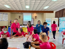โรงเรียนผู้สูงอายุเทศบาลตำบลสันป่าตอง ได้เข้าร่วมอบรมในโครงการผู้บริโภครู้เท่าทันอันตรายจากการถูกหลอกซื้อสินค้าออนไลน์ จากชมรมใจเขาใจเรา   ภาพที่ 8 | https://www.sanpatong.go.th