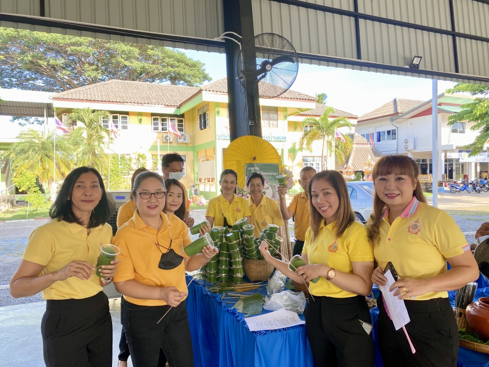 เทศบาลตำบลสันป่าตอง ได้ดำเนินการจัดกิจกรรมโครงการ 1 อปท 1 สวนสมุนไพรเฉลิมพระเกียรติ พระบาทสมเด็จพระเจ้าอยู่หัว เนื่องในโอกาสพระราชพิธีมหามงคลเฉลิมพระชนมพรรษา 6 รอบ 26 กรกฎาคม 2567  ภาพที่ 79 | https://www.sanpatong.go.th