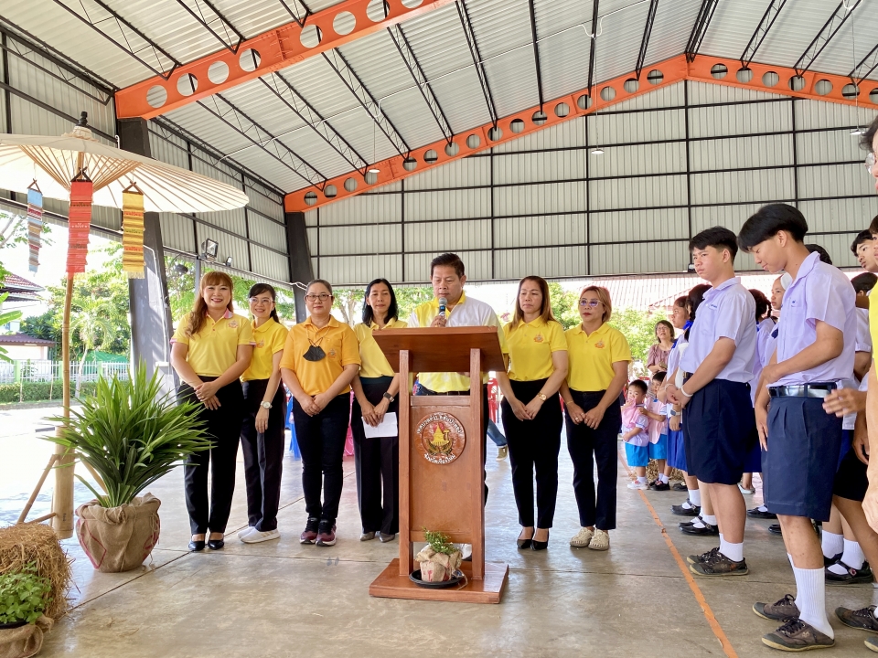 เทศบาลตำบลสันป่าตอง ได้ดำเนินการจัดกิจกรรมโครงการ 1 อปท 1 สวนสมุนไพรเฉลิมพระเกียรติ พระบาทสมเด็จพระเจ้าอยู่หัว เนื่องในโอกาสพระราชพิธีมหามงคลเฉลิมพระชนมพรรษา 6 รอบ 26 กรกฎาคม 2567  ภาพที่ 42 | https://www.sanpatong.go.th