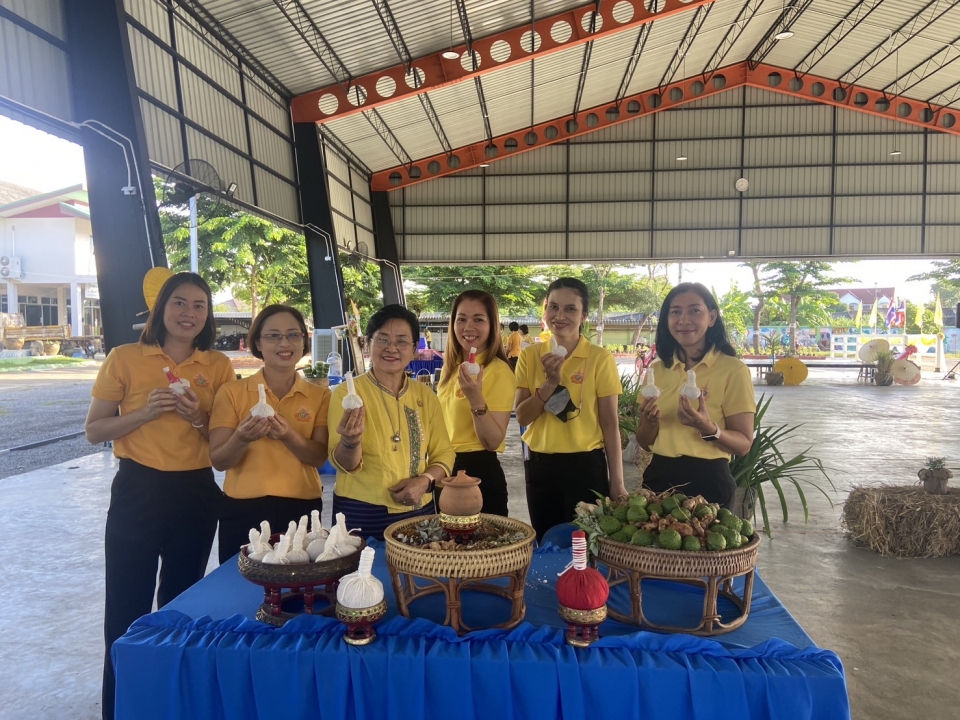 เทศบาลตำบลสันป่าตอง ได้ดำเนินการจัดกิจกรรมโครงการ 1 อปท 1 สวนสมุนไพรเฉลิมพระเกียรติ พระบาทสมเด็จพระเจ้าอยู่หัว เนื่องในโอกาสพระราชพิธีมหามงคลเฉลิมพระชนมพรรษา 6 รอบ 26 กรกฎาคม 2567  ภาพที่ 100 | https://www.sanpatong.go.th