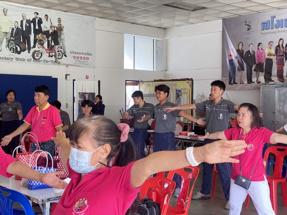 โรงเรียนผู้สูงอายุเทศบาลตำบลสันป่าตองได้เข้าร่วมโครงการพลศึกษาและกีฬากับการพัฒนาเด็ก เยาวชน และประชาชนในชุมชนให้มีสุขภาวะที่ดี โดยคณะศึกษาศาสตร์ มหาวิทยาลัยการกีฬาแห่งชาติ วิทยาเขตเชียงใหม่ ภาพที่ 12 | https://www.sanpatong.go.th