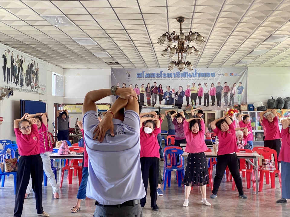 โรงเรียนผู้สูงอายุเทศบาลตำบลสันป่าตองได้เข้าร่วมโครงการพลศึกษาและกีฬากับการพัฒนาเด็ก เยาวชน และประชาชนในชุมชนให้มีสุขภาวะที่ดี โดยคณะศึกษาศาสตร์ มหาวิทยาลัยการกีฬาแห่งชาติ วิทยาเขตเชียงใหม่ ภาพที่ 14 | https://www.sanpatong.go.th