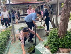 เทศบาลตำบลสันป่าตอง ได้ร่วมจัดกิจกรรม "รวมพลังสร้างสัปปายะสู่วัดด้วยวิถี 5ส (Big Cleaning Day)" ภาพที่ 1 | https://www.sanpatong.go.th