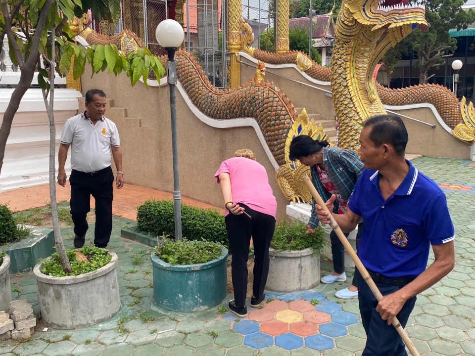 เทศบาลตำบลสันป่าตอง ได้ร่วมจัดกิจกรรม "รวมพลังสร้างสัปปายะสู่วัดด้วยวิถี 5ส (Big Cleaning Day)" ภาพที่ 22 | https://www.sanpatong.go.th