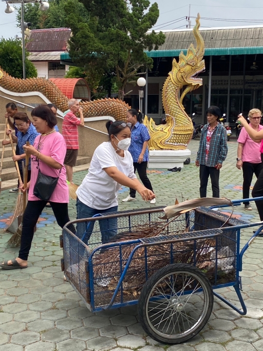 เทศบาลตำบลสันป่าตอง ได้ร่วมจัดกิจกรรม "รวมพลังสร้างสัปปายะสู่วัดด้วยวิถี 5ส (Big Cleaning Day)" ภาพที่ 27 | https://www.sanpatong.go.th