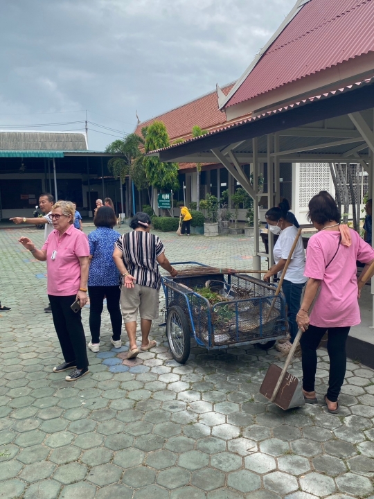 เทศบาลตำบลสันป่าตอง ได้ร่วมจัดกิจกรรม "รวมพลังสร้างสัปปายะสู่วัดด้วยวิถี 5ส (Big Cleaning Day)" ภาพที่ 2 | https://www.sanpatong.go.th