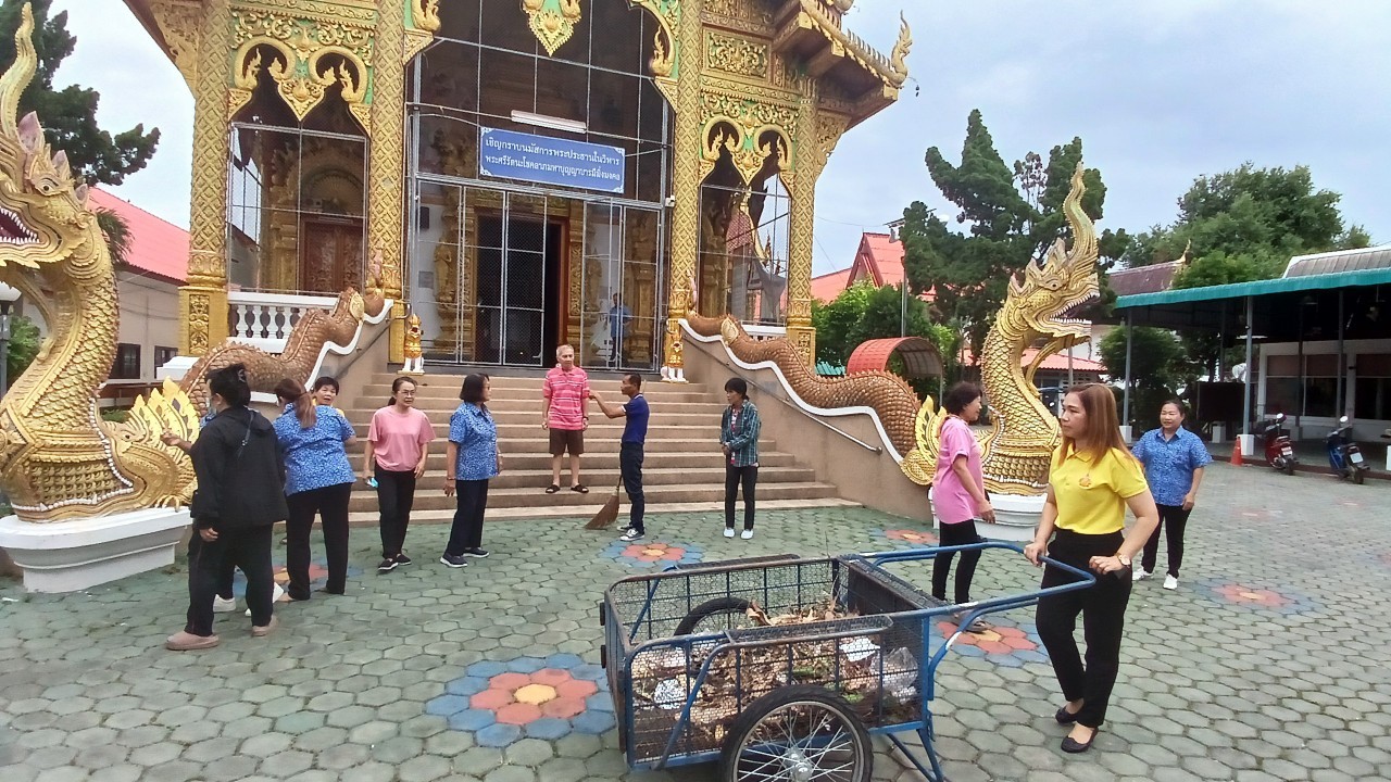 เทศบาลตำบลสันป่าตอง ได้ร่วมจัดกิจกรรม "รวมพลังสร้างสัปปายะสู่วัดด้วยวิถี 5ส (Big Cleaning Day)" ภาพที่ 36 | https://www.sanpatong.go.th