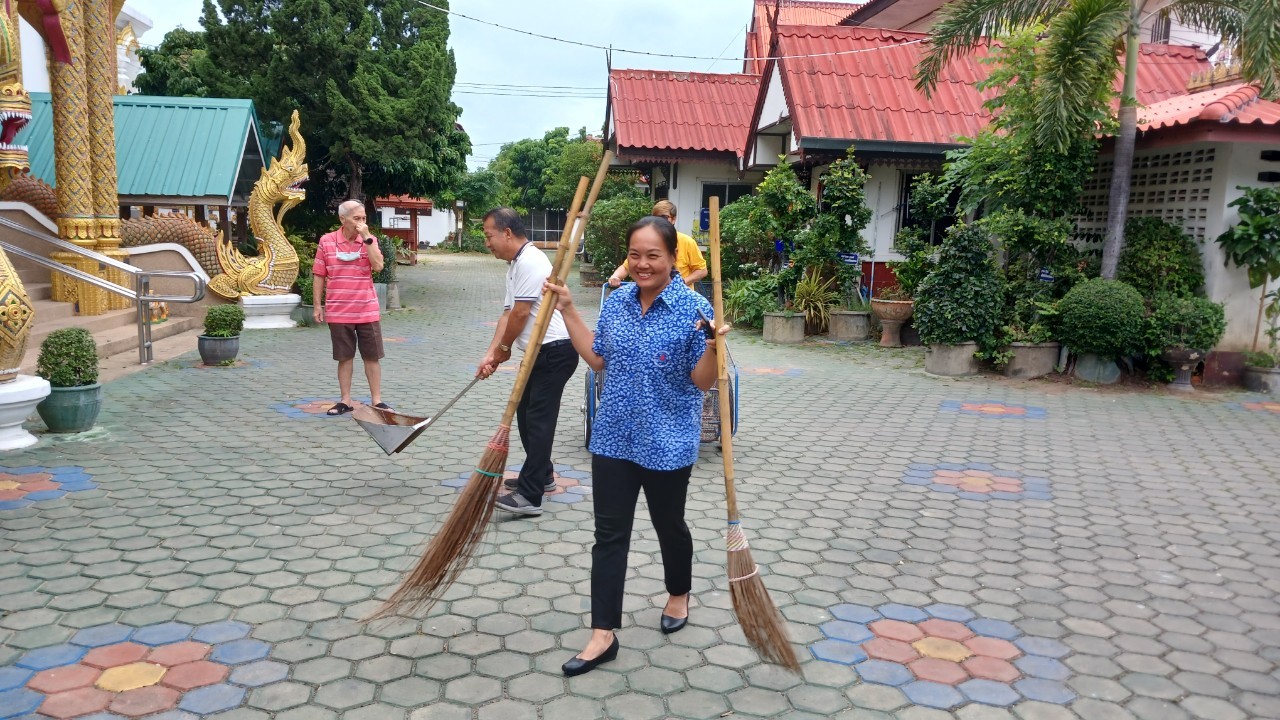 เทศบาลตำบลสันป่าตอง ได้ร่วมจัดกิจกรรม "รวมพลังสร้างสัปปายะสู่วัดด้วยวิถี 5ส (Big Cleaning Day)" ภาพที่ 41 | https://www.sanpatong.go.th