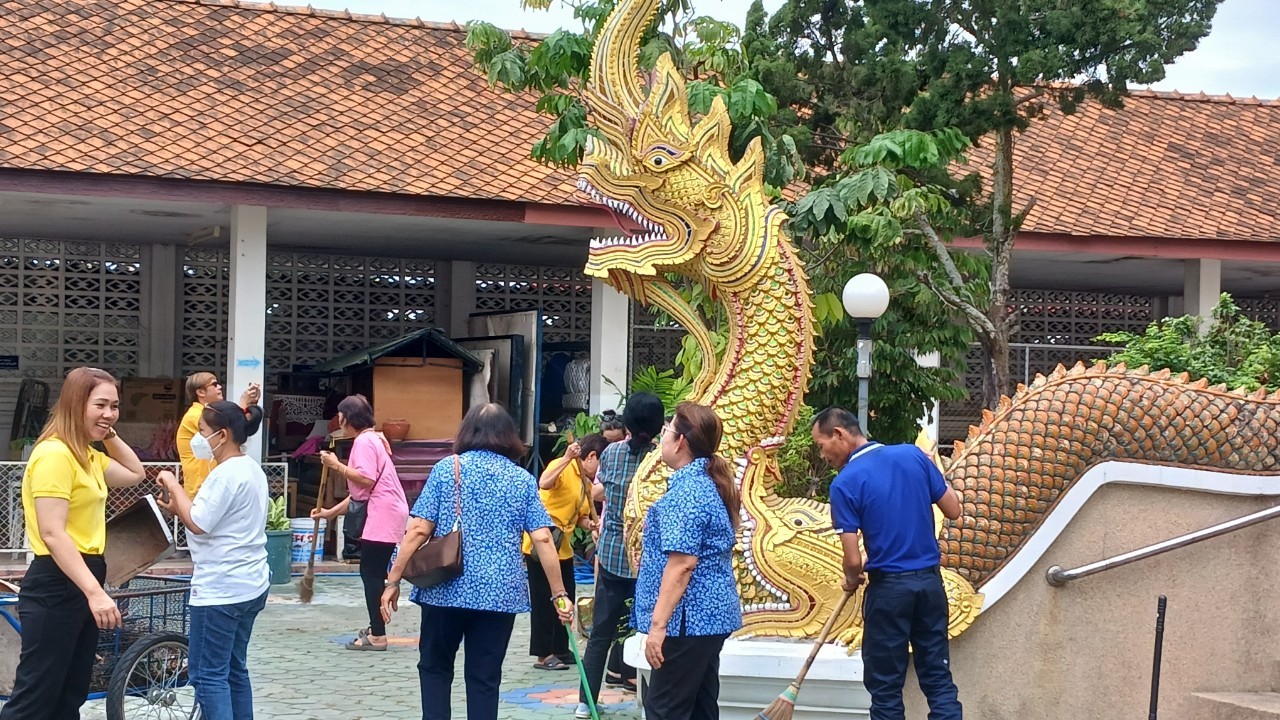 เทศบาลตำบลสันป่าตอง ได้ร่วมจัดกิจกรรม "รวมพลังสร้างสัปปายะสู่วัดด้วยวิถี 5ส (Big Cleaning Day)" ภาพที่ 48 | https://www.sanpatong.go.th