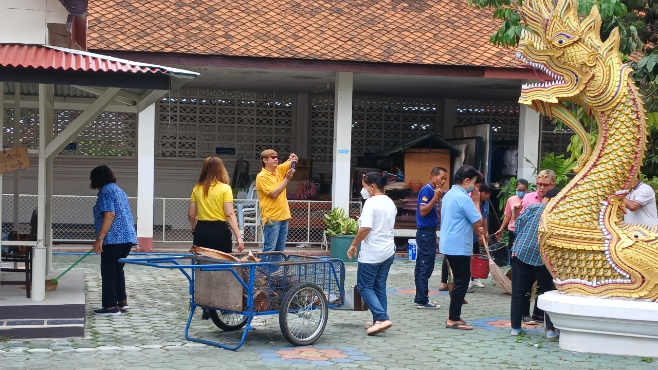 เทศบาลตำบลสันป่าตอง ได้ร่วมจัดกิจกรรม "รวมพลังสร้างสัปปายะสู่วัดด้วยวิถี 5ส (Big Cleaning Day)" ภาพที่ 49 | https://www.sanpatong.go.th