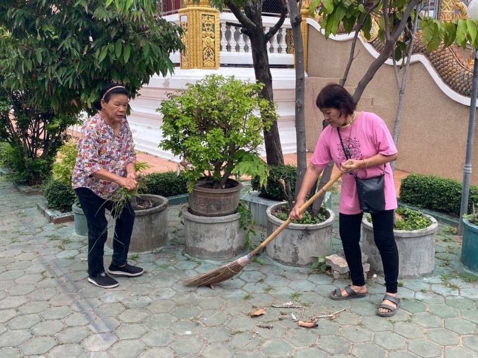 เทศบาลตำบลสันป่าตอง ได้ร่วมจัดกิจกรรม "รวมพลังสร้างสัปปายะสู่วัดด้วยวิถี 5ส (Big Cleaning Day)" ภาพที่ 53 | https://www.sanpatong.go.th