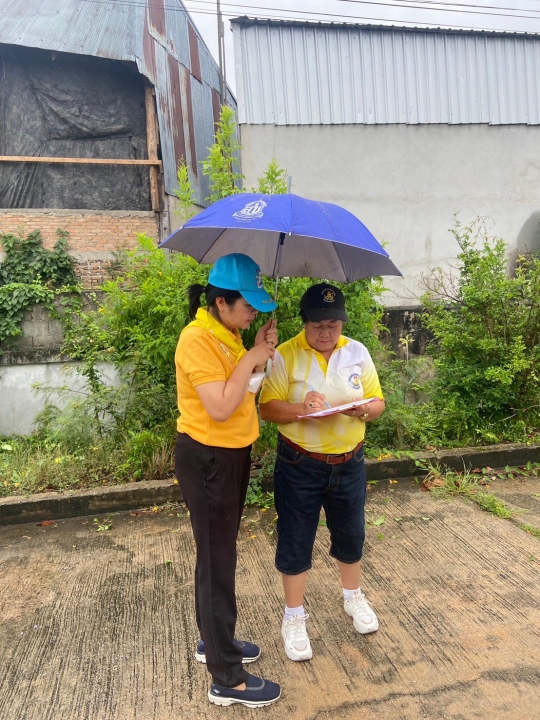 กิจกรรมจิตอาสาบำเพ็ญประโยชน์ทำความสะอาดลำเหมืองและรางระบายน้ำ ภายในเขตเทศบาลตำบลสันป่าตอง เฉลิมพระเกียรติพระบาทสมเด็จพระเจ้าอยู่หัว ภาพที่ 4 | https://www.sanpatong.go.th