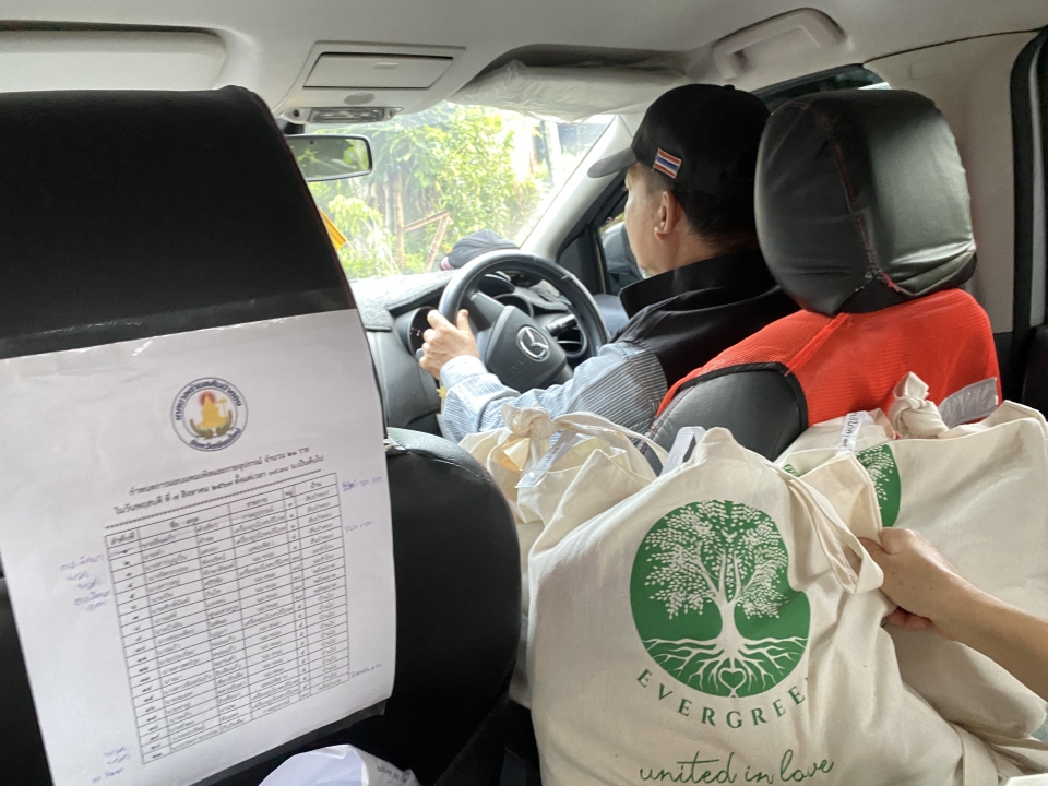 เทศบาลตำบลสันป่าตองส่งมอบ เครื่องอุปโภคบริโภค แพมเพิส และกายอุปกรณ์ช่วยเหลือความพิการ แก่กลุ่มผู้เปราะบาง ผู้สูงอายุ และผู้พิการ ภายในเขตพื้นที่เทศบาลตำบลสันป่าตอง จำนวน 22 ราย ภาพที่ 8 | https://www.sanpatong.go.th