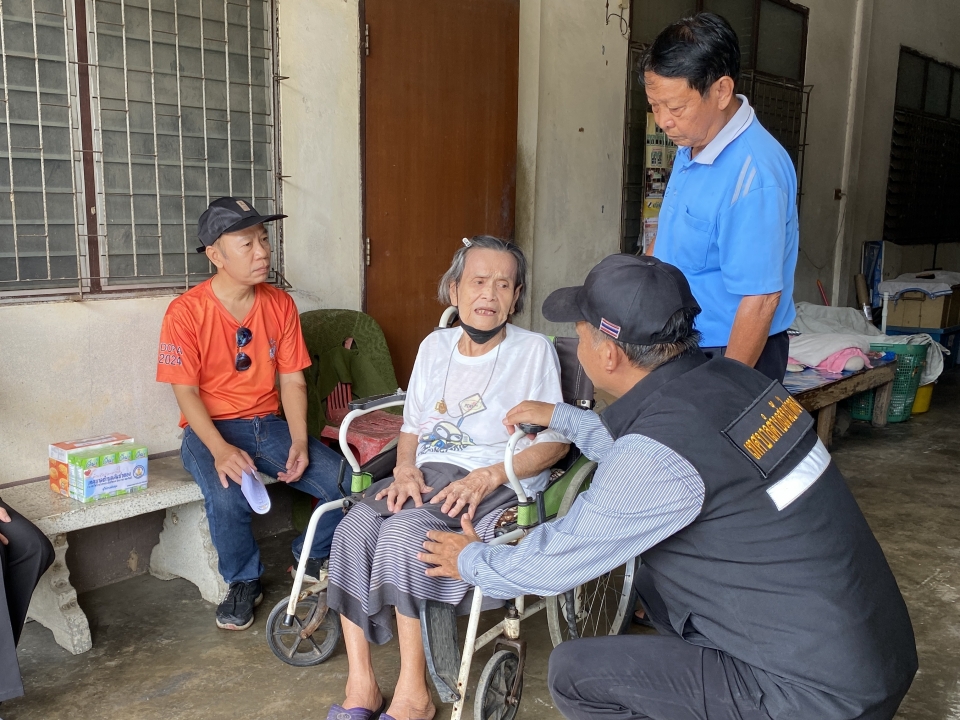 เทศบาลตำบลสันป่าตองส่งมอบ เครื่องอุปโภคบริโภค แพมเพิส และกายอุปกรณ์ช่วยเหลือความพิการ แก่กลุ่มผู้เปราะบาง ผู้สูงอายุ และผู้พิการ ภายในเขตพื้นที่เทศบาลตำบลสันป่าตอง จำนวน 22 ราย ภาพที่ 26 | https://www.sanpatong.go.th