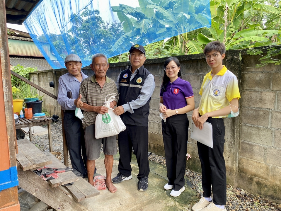 เทศบาลตำบลสันป่าตองส่งมอบ เครื่องอุปโภคบริโภค แพมเพิส และกายอุปกรณ์ช่วยเหลือความพิการ แก่กลุ่มผู้เปราะบาง ผู้สูงอายุ และผู้พิการ ภายในเขตพื้นที่เทศบาลตำบลสันป่าตอง จำนวน 22 ราย ภาพที่ 35 | https://www.sanpatong.go.th