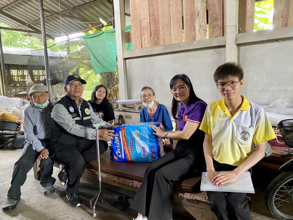 เทศบาลตำบลสันป่าตองส่งมอบ เครื่องอุปโภคบริโภค แพมเพิส และกายอุปกรณ์ช่วยเหลือความพิการ แก่กลุ่มผู้เปราะบาง ผู้สูงอายุ และผู้พิการ ภายในเขตพื้นที่เทศบาลตำบลสันป่าตอง จำนวน 22 ราย ภาพที่ 37 | https://www.sanpatong.go.th