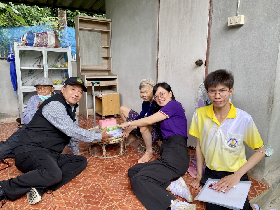 เทศบาลตำบลสันป่าตองส่งมอบ เครื่องอุปโภคบริโภค แพมเพิส และกายอุปกรณ์ช่วยเหลือความพิการ แก่กลุ่มผู้เปราะบาง ผู้สูงอายุ และผู้พิการ ภายในเขตพื้นที่เทศบาลตำบลสันป่าตอง จำนวน 22 ราย ภาพที่ 38 | https://www.sanpatong.go.th