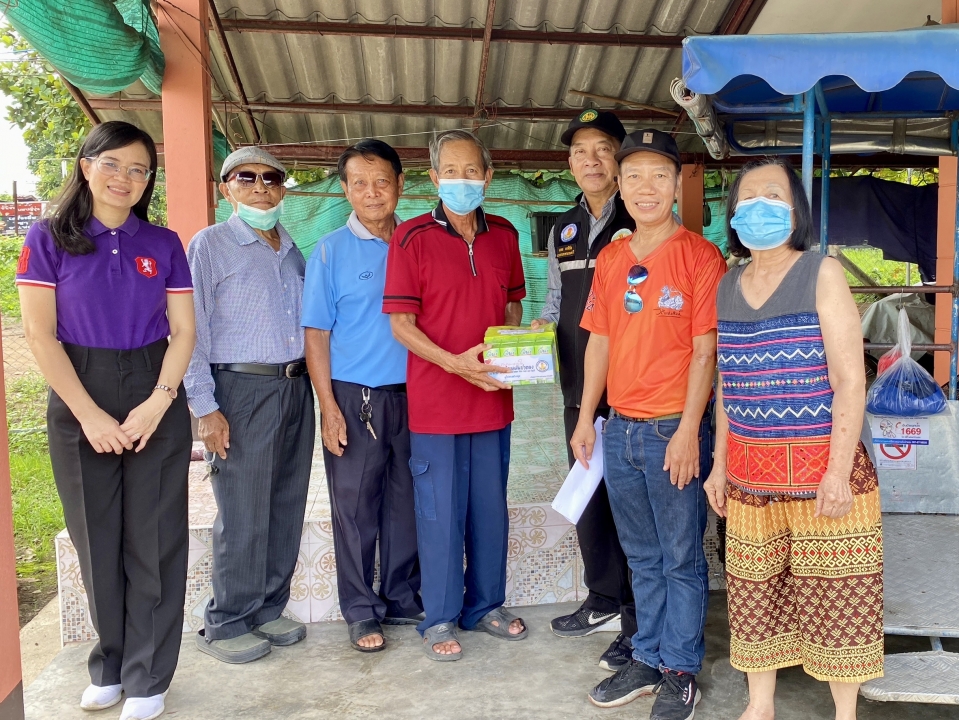 เทศบาลตำบลสันป่าตองส่งมอบ เครื่องอุปโภคบริโภค แพมเพิส และกายอุปกรณ์ช่วยเหลือความพิการ แก่กลุ่มผู้เปราะบาง ผู้สูงอายุ และผู้พิการ ภายในเขตพื้นที่เทศบาลตำบลสันป่าตอง จำนวน 22 ราย ภาพที่ 45 | https://www.sanpatong.go.th