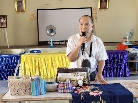 กิจกรรมการทำกระเป๋าผ้าเอนกประสงค์ (สัปดาห์ที่ 1 ) โรงเรียนผู้สูงอายุเทศบาลตำบลสันป่าตอง ภาพที่ 13 | https://www.sanpatong.go.th