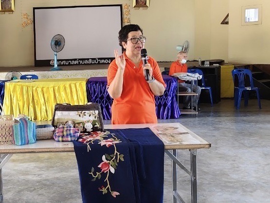 กิจกรรมการทำกระเป๋าผ้าเอนกประสงค์ (สัปดาห์ที่ 1 ) โรงเรียนผู้สูงอายุเทศบาลตำบลสันป่าตอง ภาพที่ 14 | https://www.sanpatong.go.th