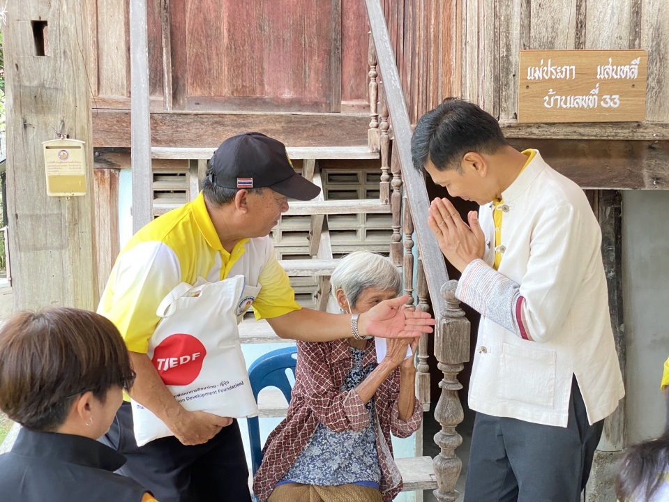 เทศบาลตำบลสันป่าตอง ส่งมอบบ้านตามโครงการปรับสภาพแวดล้อมและสิ่งอำนวยความสะดวกของผู้สูงอายุให้เหมาะสมและปลอดภัย ประจำปี 2567 ของทางสำนักงานพัฒนาสังคมและความมั่นคงของมนุษย์จังหวัดเชียงใหม่ ให้แก่ ผู้สูงอายุ ในเขตเทศบาลตำบลสันป่าตอง จำนวน 3 ราย  ภาพที่ 20 | https://www.sanpatong.go.th