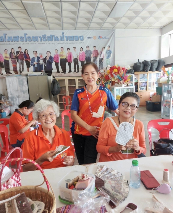 กิจกรรมการทำกระเป๋าผ้าอเนกประสงค์ ( สัปดาห์ที่ 2 )  นำเสนอผลงาน โรงเรียนผู้สูงอายุเทศบาลตำบลสันป่าตอง ภาพที่ 18 | https://www.sanpatong.go.th