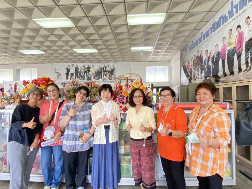 อาจารย์ โยโก๊ะ นักวิจัย มหาวิทยาลัยเกียวโต ประเทศญี่ปุ่น ศึกษาดูงาน ณ โรงเรียนผู้สูงอายุเทศบาลตำบลสันป่าตอง  ภาพที่ 8 | https://www.sanpatong.go.th