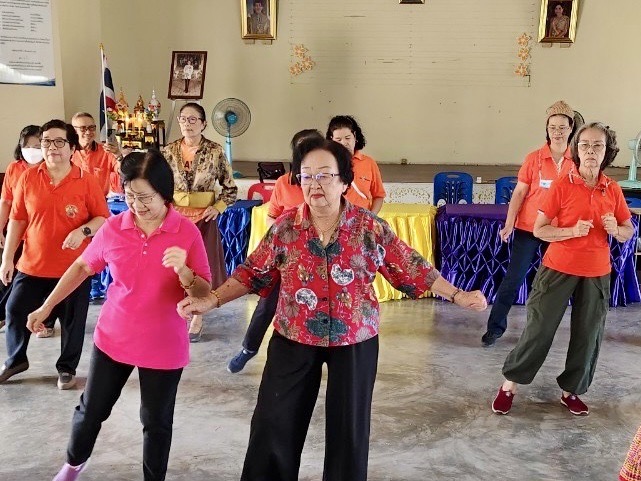กิจกรรมตัดเย็บเสื้อแขนกุด โรงเรียนผู้สูงอายุเทศบาลตำบลสันป่าตอง  ภาพที่ 21 | https://www.sanpatong.go.th
