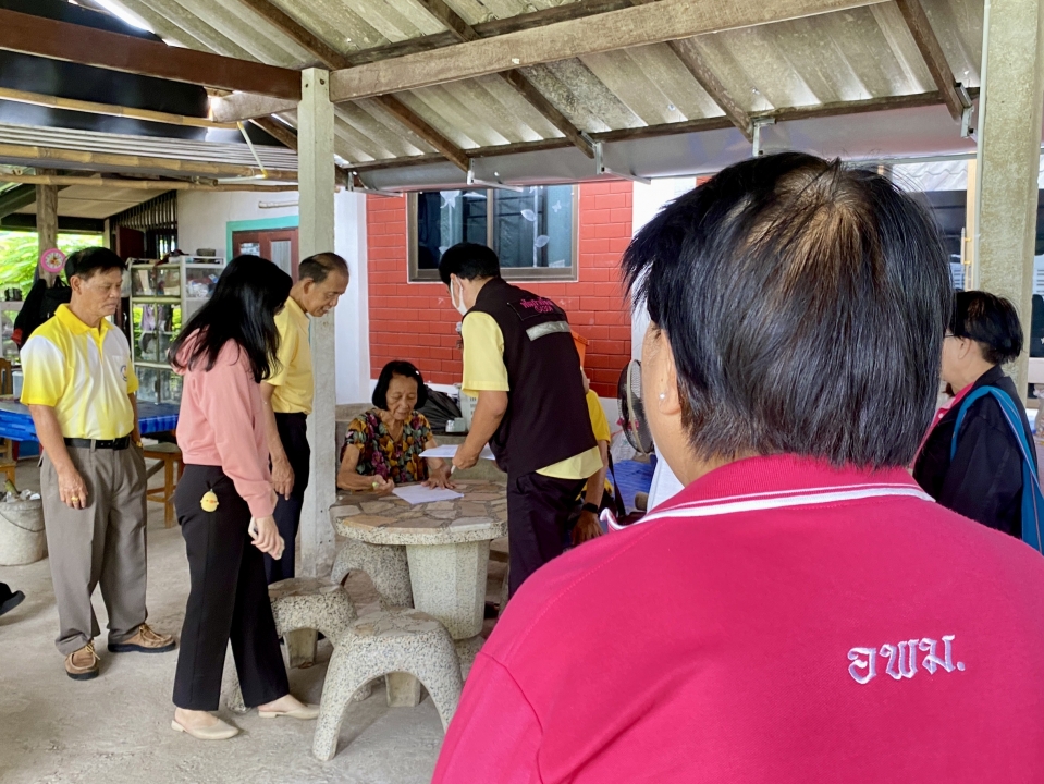 เทศบาลตำบลสันป่าตอง ร่วมกับ สำนักงานพัฒนาสังคมและความมั่นคงของมนุษย์ จ.เชียงใหม่ มอบเงิน ช่วยเหลือ และแพมเพิส ให้แก่ผู้สูงอายุ ผู้พิการ และกลุ่มเปราะบางทางสังคม ในเขตพื้นที่เทศบาลฯ จำนวน 5 ราย ภาพที่ 31 | https://www.sanpatong.go.th