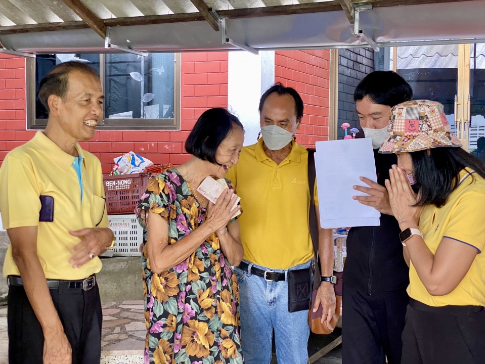 เทศบาลตำบลสันป่าตอง ร่วมกับ สำนักงานพัฒนาสังคมและความมั่นคงของมนุษย์ จ.เชียงใหม่ มอบเงิน ช่วยเหลือ และแพมเพิส ให้แก่ผู้สูงอายุ ผู้พิการ และกลุ่มเปราะบางทางสังคม ในเขตพื้นที่เทศบาลฯ จำนวน 5 ราย ภาพที่ 35 | https://www.sanpatong.go.th