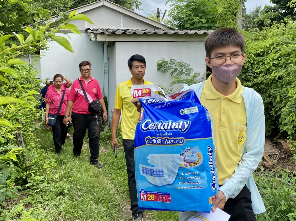 เทศบาลตำบลสันป่าตอง ร่วมกับ สำนักงานพัฒนาสังคมและความมั่นคงของมนุษย์ จ.เชียงใหม่ มอบเงิน ช่วยเหลือ และแพมเพิส ให้แก่ผู้สูงอายุ ผู้พิการ และกลุ่มเปราะบางทางสังคม ในเขตพื้นที่เทศบาลฯ จำนวน 5 ราย ภาพที่ 39 | https://www.sanpatong.go.th