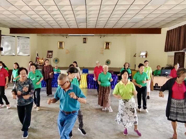 โรงเรียนผู้สูงอายุเทศบาลตำบลสันป่าตอง นำเสนอผลงานกิจกรรมตัดเย็บเสื้อแขนกุด (สัปดาห์ที่2) ประจำปี พ.ศ.2567 ภาพที่ 15 | https://www.sanpatong.go.th