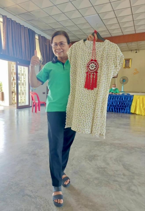 โรงเรียนผู้สูงอายุเทศบาลตำบลสันป่าตอง นำเสนอผลงานกิจกรรมตัดเย็บเสื้อแขนกุด (สัปดาห์ที่2) ประจำปี พ.ศ.2567 ภาพที่ 18 | https://www.sanpatong.go.th