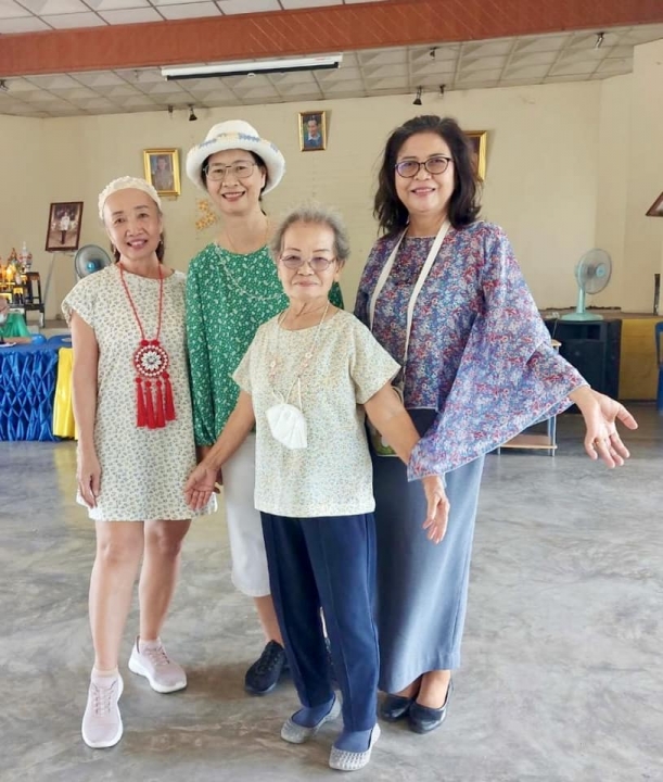 โรงเรียนผู้สูงอายุเทศบาลตำบลสันป่าตอง นำเสนอผลงานกิจกรรมตัดเย็บเสื้อแขนกุด (สัปดาห์ที่2) ประจำปี พ.ศ.2567 ภาพที่ 26 | https://www.sanpatong.go.th